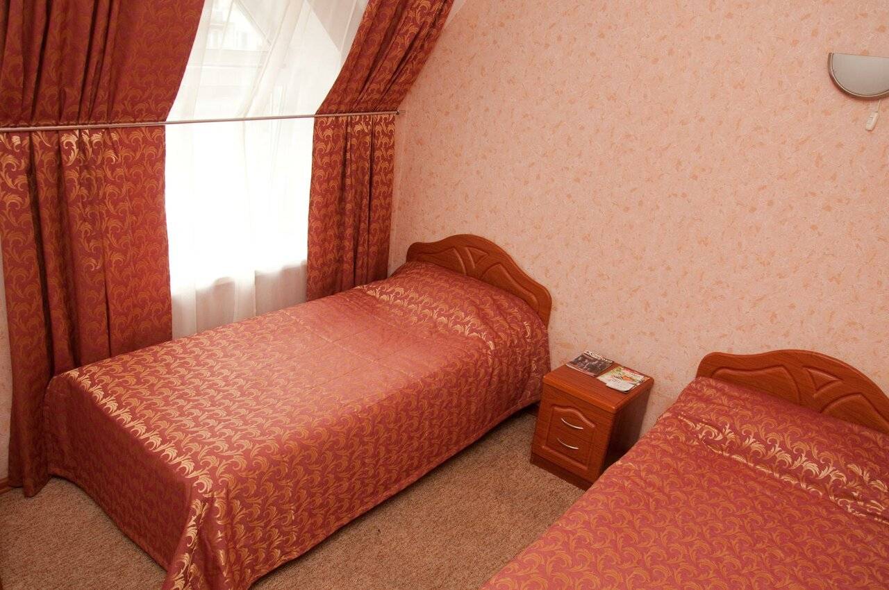 Номер стандарт с 2 односпальными кроватями (с завтраком)